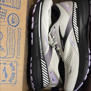 Brooks Women's Adrenaline GTS Running Shoes - White and Purple
